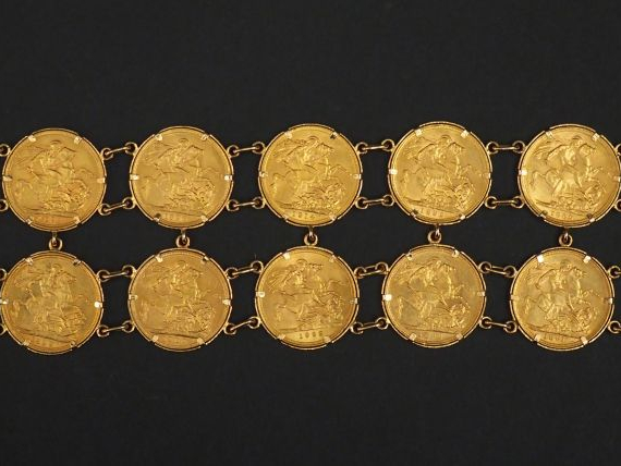 Bracelet manchette en or jaune, serti de deux lignes de sept Souverain