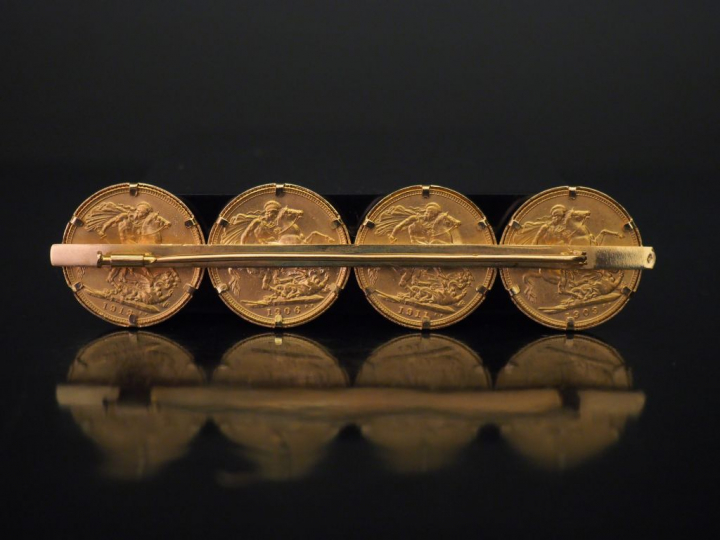 Broche barrette en or jaune, sertie d'une ligne de quatre Souverains o