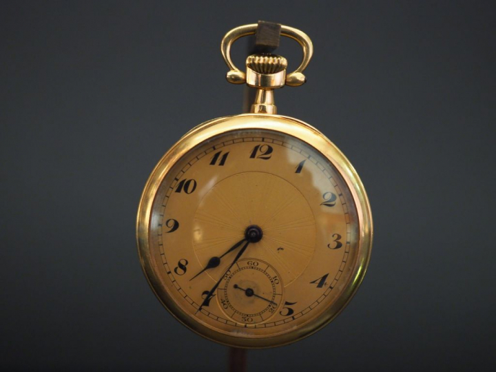 Montre de gousset en or jaune. Cadran à chiffres arabes pour les heure