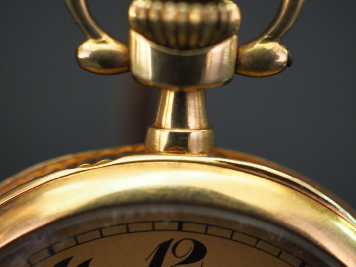 Montre de gousset en or jaune. Cadran à chiffres arabes pour les heure