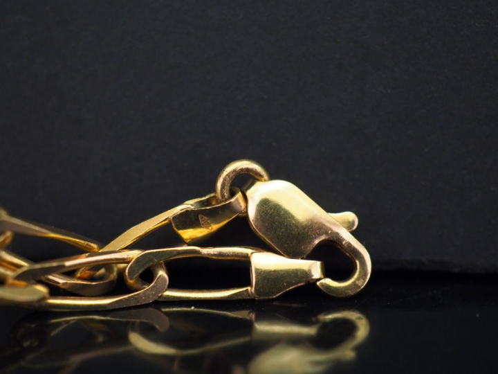 Chaine en or jaune, maille gourmette. Long. 50,5 cm  Poids. 15,55 g
