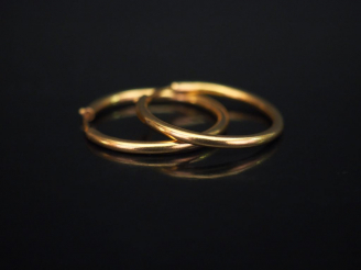 Vente aux enchères Paire de créoles en or jaune.  Diam. 2,2 cm  Poids. 3,91 g