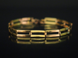 Vente aux enchères Bracelet articulé en or jaune, composé de maillons rectangulaires ajou