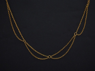 Vente aux enchères Petit collier draperie en or jaune, maille forçat.  Long. 43,5 cm  Poi