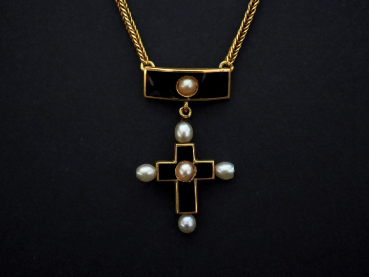 Collier Napoléon III en or jaune, maille tressée, à décor d'un pendent