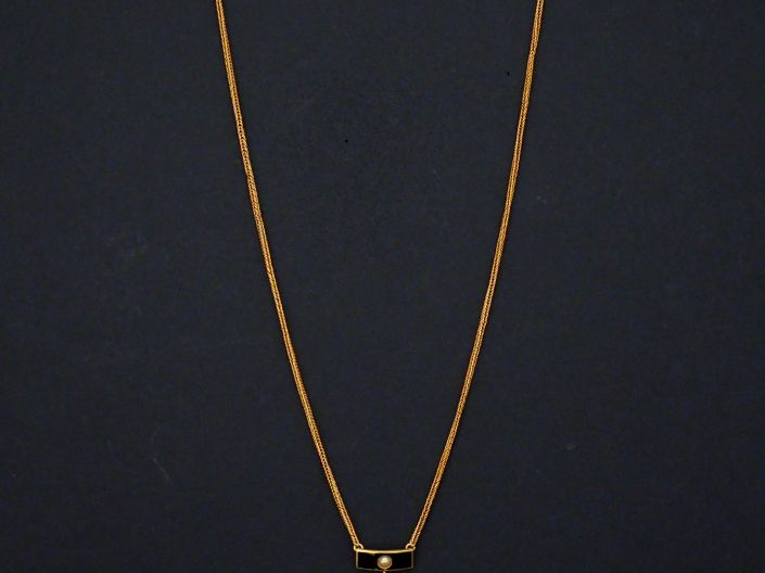 Collier Napoléon III en or jaune, maille tressée, à décor d'un pendent