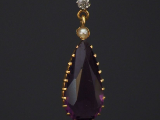 Vente aux enchères Pendentif Napoléon III en or jaune, serti d'une améthyste en forme de 