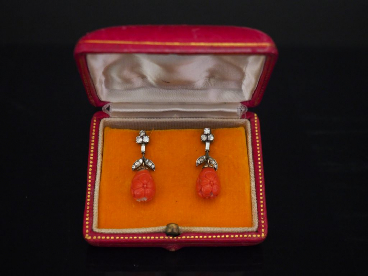 Paire de perce-oreilles Napoléon III en argent et vermeil, orné d'une 