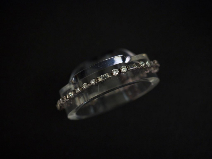 Bracelet articulé en or blanc, serti de diamants taille ancienne et de