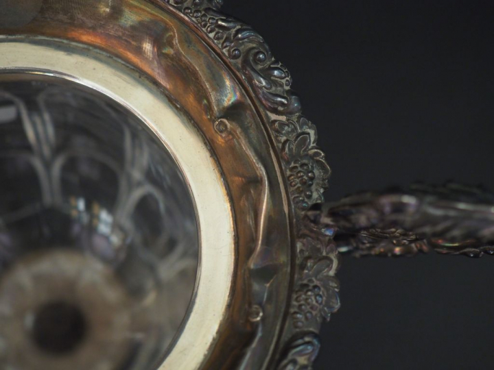 Drageoir Restauration en argent, poinçon Minerve, et cristal, à décor 