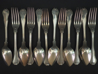 Vente aux enchères Suite de six grands couverts de style Louis XV en argent, poinçon Mine