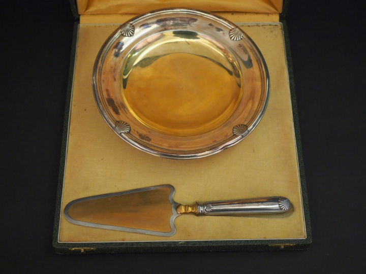 Coupe sur talon en argent et vermeil, poinçon Minerve, à décor de coqu