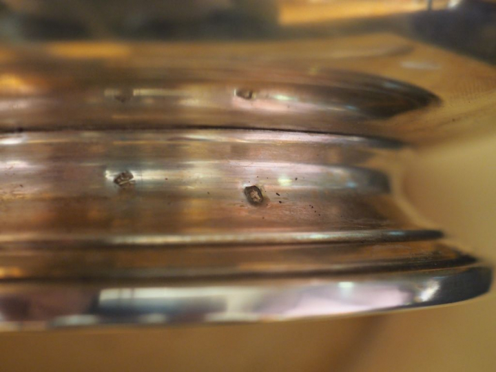 Coupe sur talon en argent et vermeil, poinçon Minerve, à décor de coqu