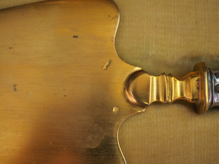 Coupe sur talon en argent et vermeil, poinçon Minerve, à décor de coqu