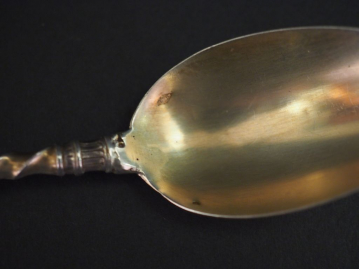 Suite de douze petites cuillères en argent et vermeil, poinçon Minerve