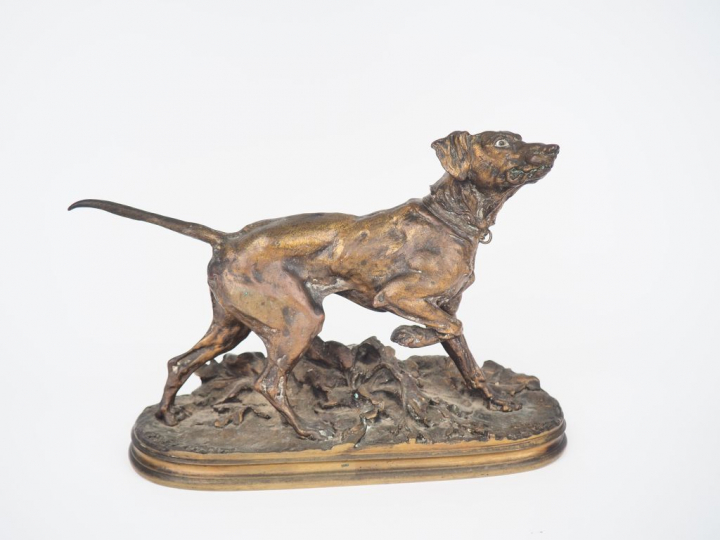 Pierre-Jules MENE.  "Chien de chasse à l'arrêt". Sujet en bronze. Sign