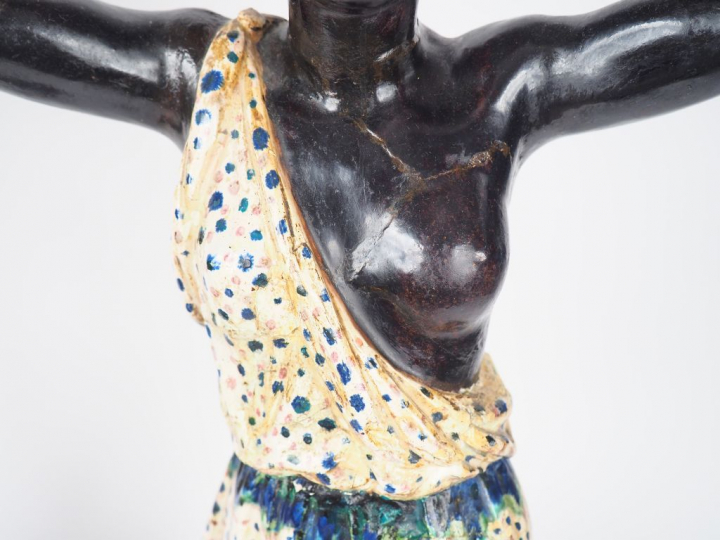 Paire de jardinières Napoléon III en barbotine polychrome "Jeunes nubi