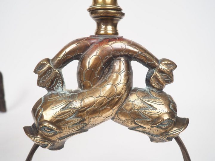 Paire de chenets XVIIIème en bronze et fer forgé à décor de dauphins. 
