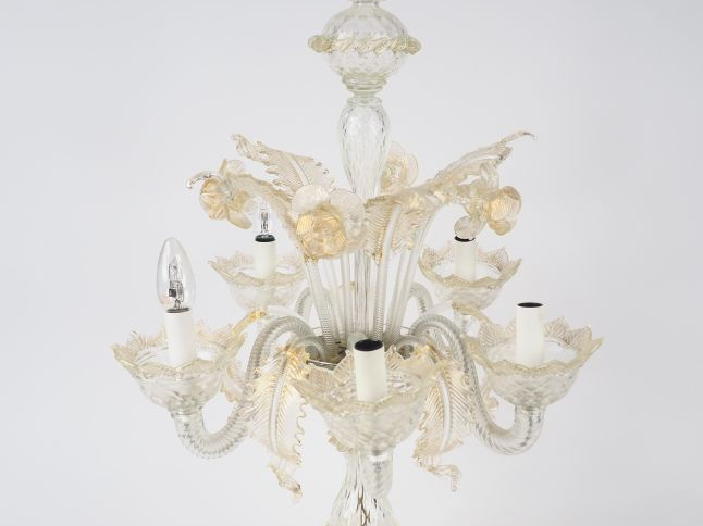 Grand chandelier en verre translucide de Murano pailleté d'or à décor 