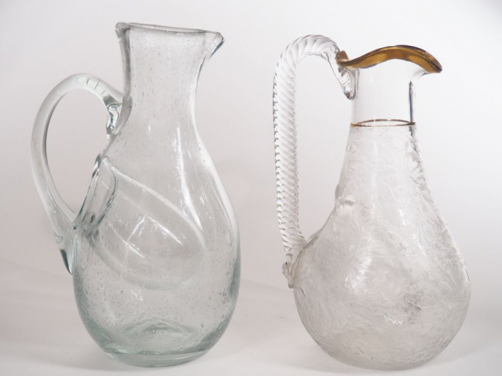 FARINELLI pour BIOT. Carafe à orangeade en verre soufflé. Signée. On y