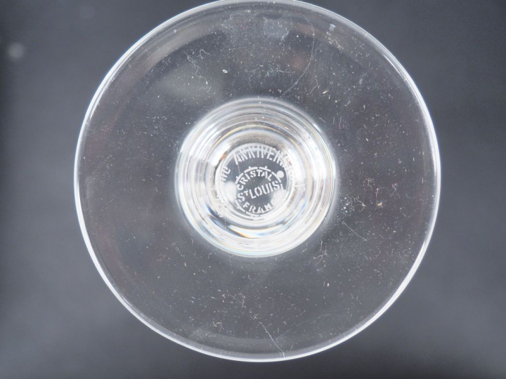 SAINT LOUIS. Partie de service de verres en cristal dans leur coffret.