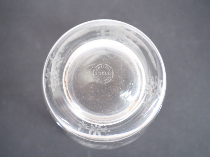 SAINT-LOUIS. 10 verres à whisky en cristal à décor gravé de rinceaux f