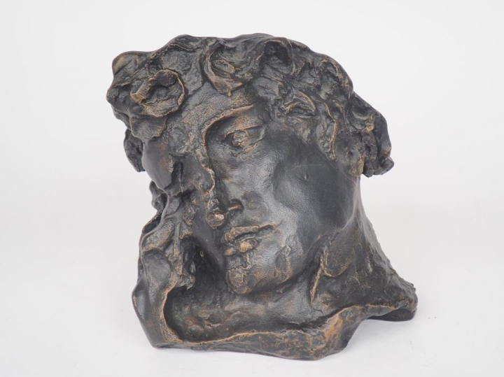 Claude MARY. "L'éphèbe". Sculpture en bronze à patine noire. Signée et