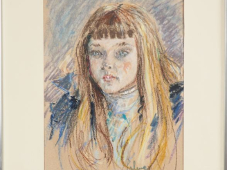 Vente aux enchères Ecole française XXème. "Portrait de jeune fille à frange". Dessin au c