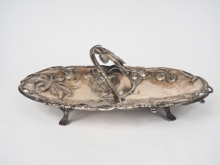 Centre de table de style Art Nouveau en argent, à décor de fleurs, feu
