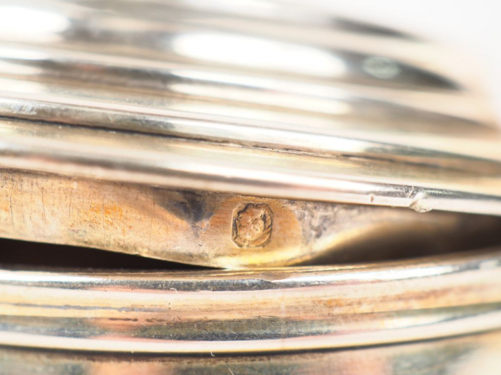 Service égoïste en argent, poinçon Minerve, à décor de cannelures. Com