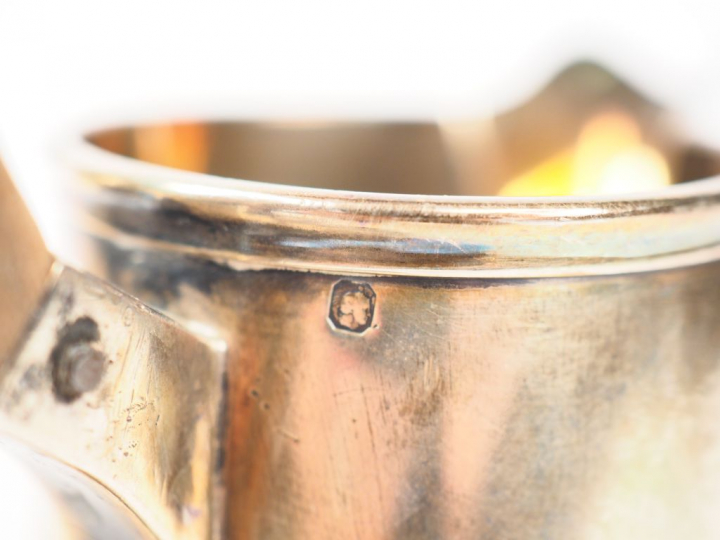 Service égoïste en argent, poinçon Minerve, à décor de cannelures. Com