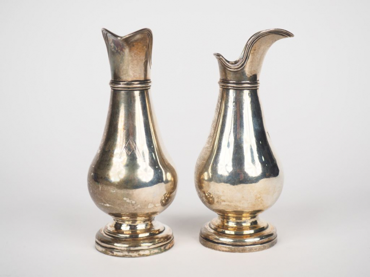 Paire de burettes fin XVIIIème - début XIXème en argent, poinçon au co