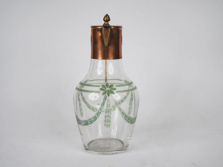 WMF. (attribué à) Pichet en verre, laiton et cuivre. H. 24,5 cm.