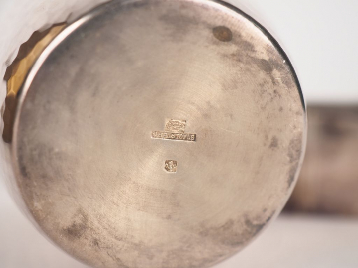 CHRISTOFLE. Timbale et rond de serviette de style Art Déco en métal ar