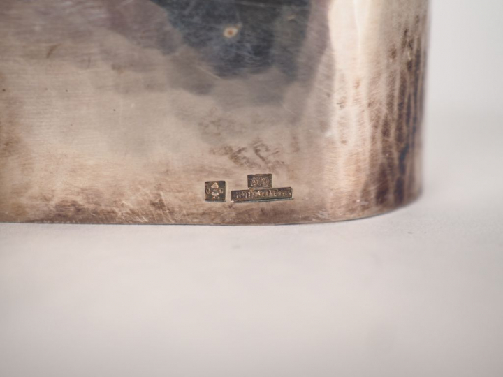 CHRISTOFLE. Timbale et rond de serviette de style Art Déco en métal ar