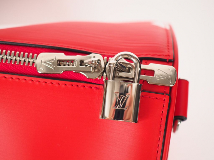Louis VUITTON.  Sac KEEPAL (FIFA WORLD CUP 2018) Edition limitée pour 