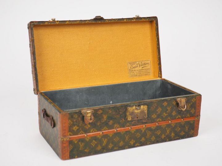 Louis VUITTON.  Malle fleur miniature. Avec son rare récipient d'origi
