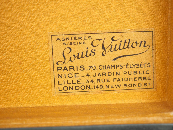 Louis VUITTON.  Malle fleur miniature. Avec son rare récipient d'origi
