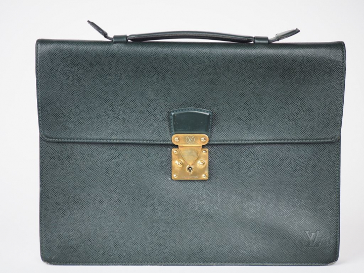 Louis VUITTON.  Porte-document « robusto » un  soufflet. Poche plate e