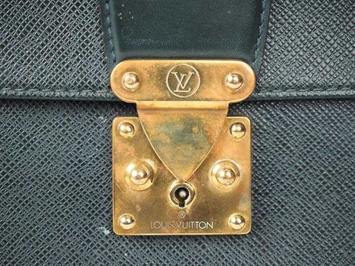 Louis VUITTON.  Porte-document « robusto » un  soufflet. Poche plate e