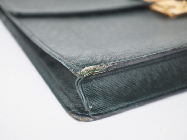 Louis VUITTON.  Porte-document « robusto » un  soufflet. Poche plate e