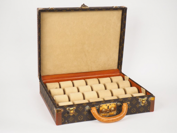 Louis VUITTON.  Mallette pour 24 montres années 2000 Valise rigide au 