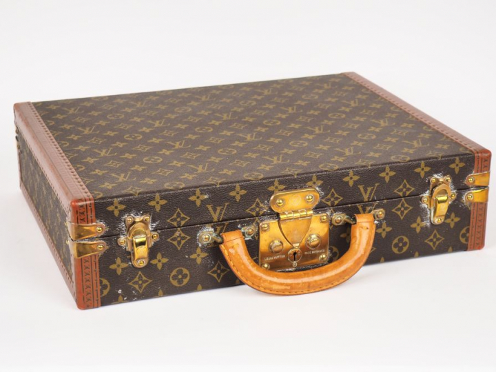Louis VUITTON.  Mallette pour 24 montres années 2000 Valise rigide au 