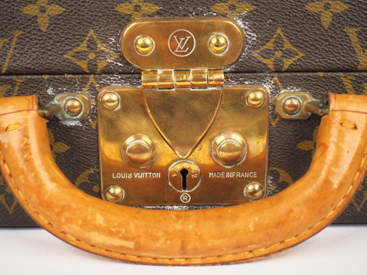 Louis VUITTON.  Mallette pour 24 montres années 2000 Valise rigide au 