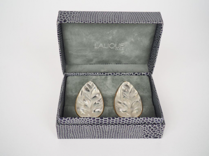 LALIQUE, France. Paire de clips d’oreilles en verre ou cristal translu