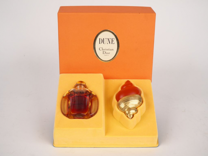 CHRISTIAN Dior. "Dune".  Flacon de parfum 30 ml on y joint une broche 