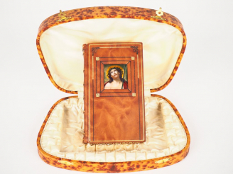Vente aux enchères Missel début Xxème orné d'une miniature en émail représentant le Chris