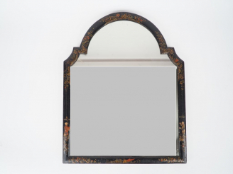 Vente aux enchères Miroir de style Louis XIV en bois noirci, décor aux chinois. Dim. 59 x