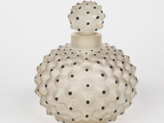 Vente aux enchères LALIQUE France. Flacon "Cactus", signé. H. 12 cm.