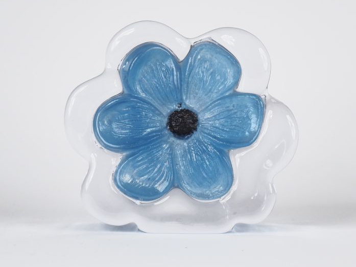 DAUM France. Sujet en cristal polychrome "Fleur". Signé. Dim. 13,5 x 1